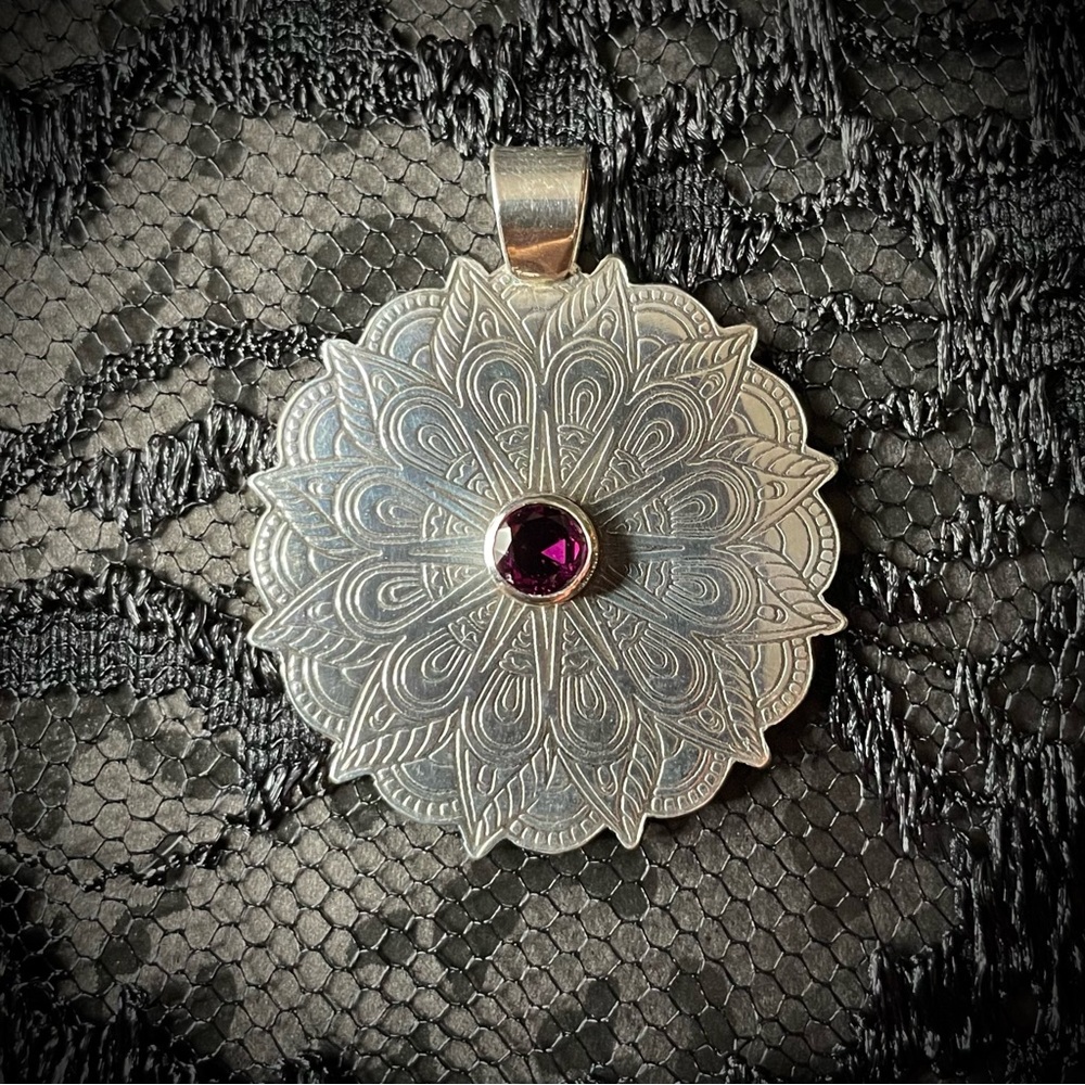 Rhodolite Garnet Medallion Sterling Silver Pendant 925 New